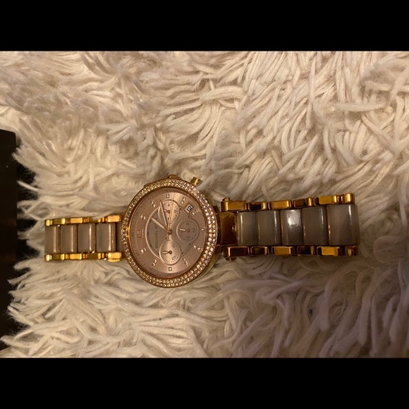 Michael Kors rose gold watch - Picture 2 of 5